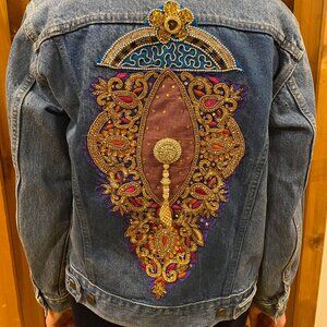 Levis jean jacket embroidered/beaded